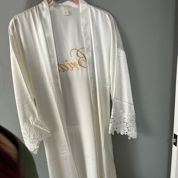 BRIDE ROBE - Picture 4 of 4